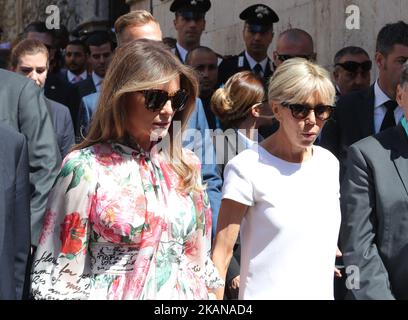 PRIMA Signora DEGLI STATI UNITI Melania Trump con la prima Signora Brigitte Trogneux in Francia durante il secondo giorno del G7 Taormina vertice sull'isola di Sicilia a Taormina, Italia il 27 maggio 2017. (Foto di Gabriele Maricchiolo/NurPhoto) *** Please use Credit from Credit Field *** Foto Stock