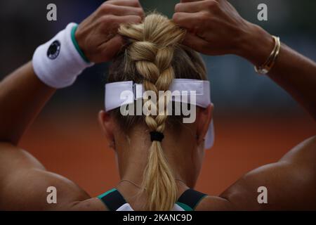 Angelique Kerber di Germania reagisce durante la partita femminile single primo turno contro Ekaterina Makarova di Russia il primo giorno del 2017 French Open a Roland Garros il 28 maggio 2017 a Parigi, Francia. (Foto di Mehdi Taamallah/NurPhoto) *** Please use Credit from Credit Field *** Foto Stock