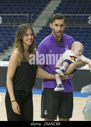 Helen Lindes e Rudy Fernandez partecipano durante la terza partita della Lega Endesa Play Off tra il Real Madrid e Andorra al Barclaycard Center il 28 maggio 2017 a Madrid, Spagna. (Foto di Oscar Gonzalez/NurPhoto) *** Please use Credit from Credit Field *** Foto Stock