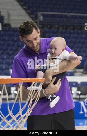 Helen Lindes e Rudy Fernandez partecipano durante la terza partita della Lega Endesa Play Off tra il Real Madrid e Andorra al Barclaycard Center il 28 maggio 2017 a Madrid, Spagna. (Foto di Oscar Gonzalez/NurPhoto) *** Please use Credit from Credit Field *** Foto Stock