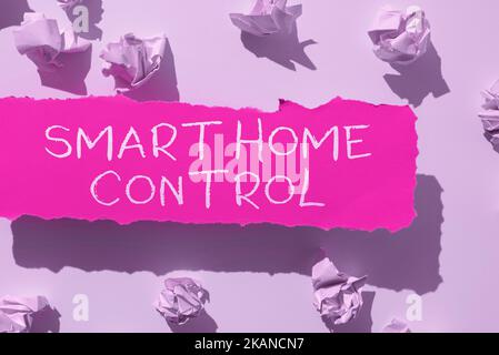 Segnale che visualizza Smart Home Control. Parola scritta sulla tecnologia Internet of Things del sistema di automazione Foto Stock