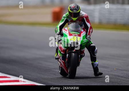 Aleix Espargaro dell'Aprilia Racing Team Gresini con la sua moto durante il Moto GP di Catalunya sul circuito di Catalunya il 9 giugno 2017 a Montmelo, Spagna. (Foto di Joan Cros/NurPhoto) *** Please use Credit from Credit Field *** Foto Stock