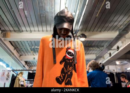 Visione generale del backstage prima della sfilata di moda di Liam Hodges, come parte della London Fashion Week Men's SS18, Londra il 9 giugno 2017. (Foto di Alberto Pezzali/NurPhoto) *** Please use Credit from Credit Field *** Foto Stock