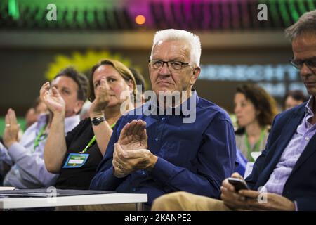 Il primo Ministro del Land Baden-Wuerttemberg e membro del Partito Verde tedesco (Buendnis 90/Die GRUENEN) Winfried Kretschmann partecipa al congresso federale al Velodrom di Berlino, in Germania, il 16 giugno 2017. (Foto di Emmanuele Contini/NurPhoto) *** Please use Credit from Credit Field *** Foto Stock