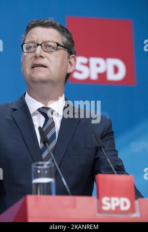 Il vice presidente della SPD, Thorsten Schaefer-Guembel, è stato raffigurato durante una conferenza stampa per presentare un concetto fiscale per le elezioni nella sede della SPD, Willy-Brandt-Haus, a Berlino, in Germania, il 19 giugno 2017. (Foto di Emmanuele Contini/NurPhoto) *** Please use Credit from Credit Field *** Foto Stock