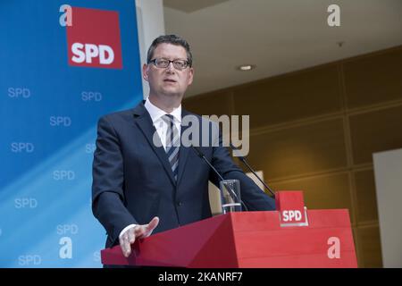 Il vice presidente della SPD, Thorsten Schaefer-Guembel, è stato raffigurato durante una conferenza stampa per presentare un concetto fiscale per le elezioni nella sede della SPD, Willy-Brandt-Haus, a Berlino, in Germania, il 19 giugno 2017. (Foto di Emmanuele Contini/NurPhoto) *** Please use Credit from Credit Field *** Foto Stock