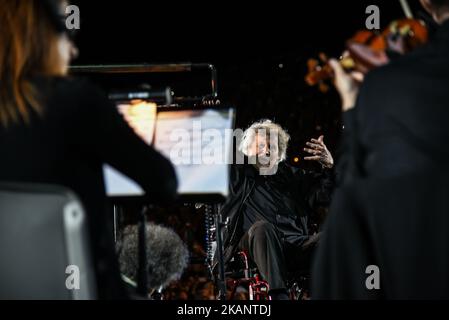 Mikis Theodorakis si è recato al suo probabilmente ultimo concerto nello stadio Kallimarmaron di Atene, ad Atene, il 19 giugno 2017. (Foto di Wassilios Aswestopoulos/NurPhoto) *** Please use Credit from Credit Field *** Foto Stock