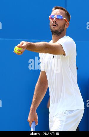 Viktor Troicki SRB ageinst Donald Young (USA) durante la partita del secondo turno il terzo giorno dei Campionati ATP Aegon al Queen's Club nella zona ovest di Londra il 21 giugno 2017 (Photo by Kieran Galvin/NurPhoto) *** Please use Credit from Credit Field *** Foto Stock