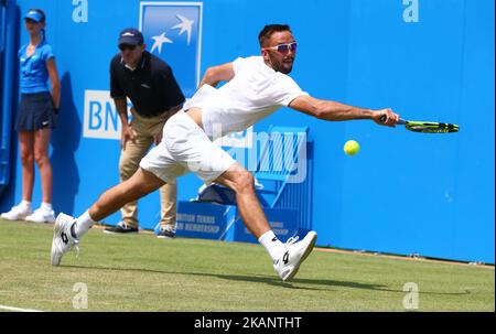 Viktor Troicki SRB ageinst Donald Young (USA) durante la partita del secondo turno il terzo giorno dei Campionati ATP Aegon al Queen's Club nella zona ovest di Londra il 21 giugno 2017 (Photo by Kieran Galvin/NurPhoto) *** Please use Credit from Credit Field *** Foto Stock