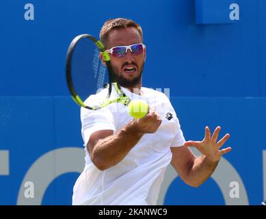 Viktor Troicki SRB ageinst Donald Young (USA) durante la partita del secondo turno il terzo giorno dei Campionati ATP Aegon al Queen's Club nella zona ovest di Londra il 21 giugno 2017 (Photo by Kieran Galvin/NurPhoto) *** Please use Credit from Credit Field *** Foto Stock