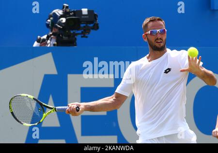 Viktor Troicki SRB ageinst Donald Young (USA) durante la partita del secondo turno il terzo giorno dei Campionati ATP Aegon al Queen's Club nella zona ovest di Londra il 21 giugno 2017 (Photo by Kieran Galvin/NurPhoto) *** Please use Credit from Credit Field *** Foto Stock