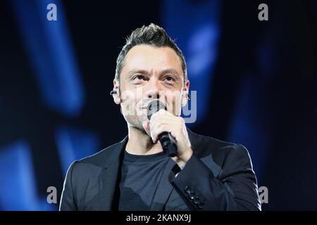 Il cantante italiano Tiziano ferro si è esibito dal vivo allo Stadio Olimpico, con il suo 'il mestiere della vita tour', a Torino, il 22 giugno 2017. Un concerto / spettacolo pieno di energia, luci, calore, dove tutto ha il gusto colossale! (Foto di Elena Aquila/NurPhoto) *** Please use Credit from Credit Field *** Foto Stock