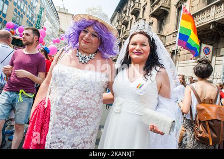 Partecipanti all'annuale 'Milano Pride' del 24 giugno 2017 a Milano. Centinaia di persone hanno manifestato a favore dei diritti dei gay. (Foto di Romano Nunziato/NurPhoto) *** Please use Credit from Credit Field *** Foto Stock