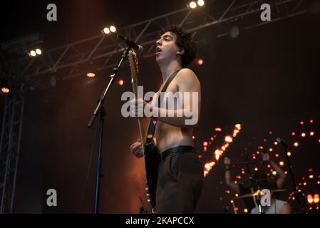 La band americana indie: I Twin Peaks suonano dal vivo sul palco al Citadel Festival di Londra, Regno Unito, il 16 luglio 2017. Twin Peaks è un gruppo indie statunitense di Chicago, Illinois. La band è composta da Cadien Lake James (voce, chitarra), Clay Frankel (voce, chitarra), Jack Dolan (voce, Basso), Colin Croom (tasti, voce, chitarra) e Connor Brodner (batteria). (Foto di Alberto Pezzali/NurPhoto) *** Please use Credit from Credit Field *** Foto Stock