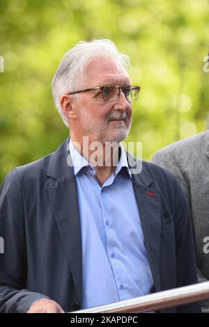 Presidente di UCI, Brian Cookson è ritratto sul podio del Prudential RideLondon Classic, a Londra il 30 luglio 2017. RideLondon, conosciuta attraverso la sponsorizzazione Prudential RideLondon, è un festival annuale di tre giorni del ciclismo che si tiene a Londra. È stato sviluppato dal Sindaco di Londra, Londra e Partners and Transport for London in collaborazione con il Surrey County Council, ed è gestito da London and Surrey Cycling Partnership. (Foto di Alberto Pezzali/NurPhoto) *** Please use Credit from Credit Field *** Foto Stock