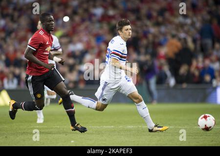 Eric Bailly di Manchester Utd e Dawid Kownacki di Sampdoria durante la partita amichevole pre-stagione tra Manchester United e Sampdoria allo stadio Aviva di Dublino, Irlanda il 2 agosto 2017 (Foto di Andrew Surma/NurPhoto) *** Please use Credit from Credit Field *** Foto Stock