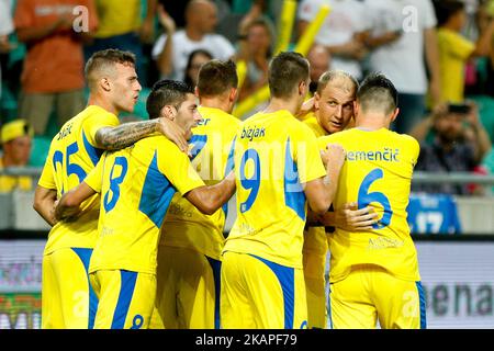 I giocatori NK Domzale festeggiano la vittoria il terzo turno di Qualifiche della UEFA Europa League tra SC Freibur e NK Domzale all'Arena Stozice il 3 agosto 2017 a Lubiana, Slovenia. (Foto di Damjan Zibert/NurPhoto) *** Please use Credit from Credit Field *** Foto Stock