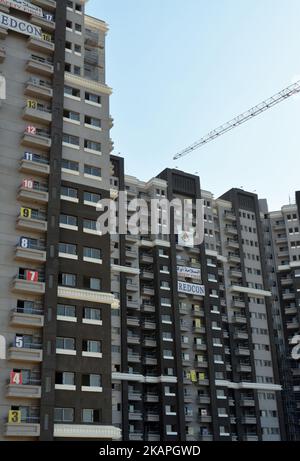 Cairo, Egitto, giugno 26 2022: Nuovi appartamenti residenziale di sviluppo nel centro del Cairo sulla riva del Nilo, infrastrutture immobiliari dive Foto Stock