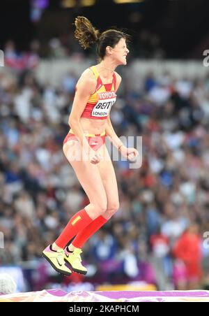 Ruth Beitia di Spagna compete durante il salto alto femminile Qualification durante il giorno sette dei 16th Campionati Mondiali di Atletica IAAF Londra 2017 al London Stadium il 10 agosto 2017 a Londra, Regno Unito. (Foto di Ulrik Pedersen/NurPhoto) *** Please use Credit from Credit Field *** Foto Stock