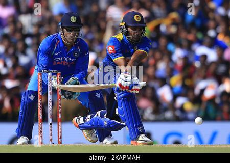 Il cricket dello Sri Lanka Danushka Gunathilaka suona un colpo durante il 1st° giorno di incontro internazionale di cricket tra Sri Lanka e India allo stadio internazionale di cricket Dambulla situato nella Provincia Centrale e il primo e unico campo di cricket internazionale nella zona secca dello Sri Lanka, domenica 20 agosto 2017. (Foto di Tharaka Basnayaka/NurPhoto) Foto Stock