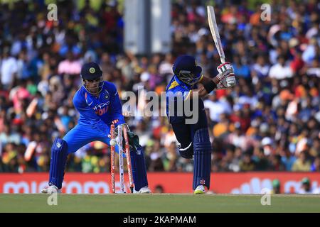 Lo Sri Lanka Cricketer KUSAL Mendis è stato invisciato durante il 1st° giorno di incontro internazionale di cricket tra Sri Lanka e India allo stadio internazionale di cricket Dambulla situato nella Provincia Centrale e il primo e unico campo di cricket internazionale nella zona secca dello Sri Lanka, domenica 20 agosto 2017. (Foto di Tharaka Basnayaka/NurPhoto) Foto Stock