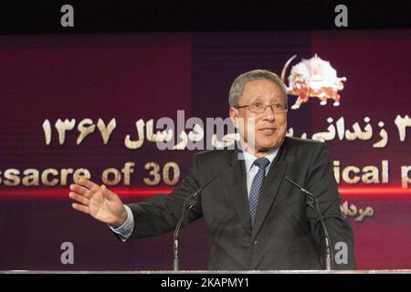 Taher Bomedra durante la Conferenza per l'anniversario del massacro di 30.000 prigionieri politici in Iran il 1988 si è svolta a Tirana, in Albania, sabato ,19 2017 agosto. Taher Bomedra, ex capo delle Nazioni Unite per i diritti umani in Iraq, è stato il Presidente della Conferenza. (Foto di Siavosh Hosseini/NurPhoto) Foto Stock