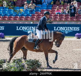 Il pilota svedese Peder Fredricson su H&M all in Rides nella gara di qualificazione dei Campionati europei 2017 FEI allo stadio Ullevi di Gothenburg, Svezia il 23 2017 agosto, vincendo la qualifica (Foto di Julia Reinhart/NurPhoto) Foto Stock