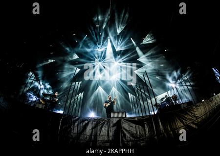 La band inglese indie rock Alt J che si esibisce dal vivo al Lowlands Festival 2017 Biddinghuizen, Olanda (Photo by Roberto Finizio/NurPhoto) Foto Stock