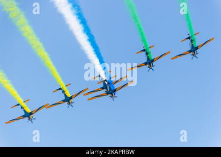 Squadrone del fumo che si esibisce a Copacabana a Rio de Janeiro, Brasile - 07 settembre 2022: Squadrone del fumo che si esibisce il giorno dell'indipendenza a Copacabana Be Foto Stock