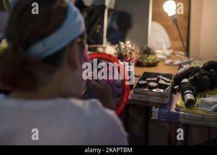 Scene di backstage dell'opera cinese al tempio Shen Sze She Yar, Kajang a Kuala Lumpur, Malesia, il 28 2017 agosto. Il tempio celebra l'anniversario di Xian si Shi Ye. (Foto di Chris Jung/NurPhoto) Foto Stock