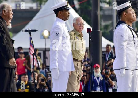 Il primo ministro della Malesia Najib Razak grida di proclamazione dell'indipendenza durante le celebrazioni della Giornata Nazionale 60th in piazza Merdeka a Kuala Lumpur, Malesia, il 31 agosto 2017 (Foto di Chris Jung/NurPhoto) Foto Stock