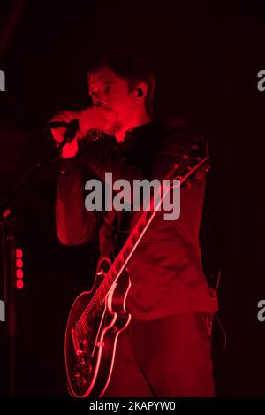 La rock band americana Interpol si esibirà dal vivo all'Alexandra Palace di Londra il 1 settembre 2017. La band è in tournée per il 15th° anniversario del loro album di debutto 'Turn on the Bright Light'. La formazione della band è composta da Paul Banks (voce, chitarra), Daniel Kessler (basso) e Sam Fogarino (batteria) (Foto di Alberto Pezzali/NurPhoto) Foto Stock