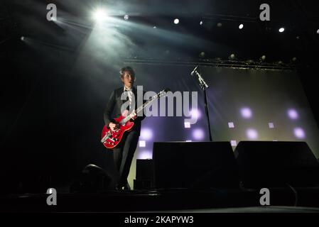 La rock band americana Interpol si esibirà dal vivo all'Alexandra Palace di Londra il 1 settembre 2017. La band è in tournée per il 15th° anniversario del loro album di debutto 'Turn on the Bright Light'. La formazione della band è composta da Paul Banks (voce, chitarra), Daniel Kessler (basso) e Sam Fogarino (batteria) (Foto di Alberto Pezzali/NurPhoto) Foto Stock