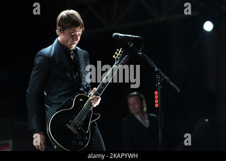 La rock band americana Interpol si esibirà dal vivo all'Alexandra Palace di Londra il 1 settembre 2017. La band è in tournée per il 15th° anniversario del loro album di debutto 'Turn on the Bright Light'. La formazione della band è composta da Paul Banks (voce, chitarra), Daniel Kessler (basso) e Sam Fogarino (batteria) (Foto di Alberto Pezzali/NurPhoto) Foto Stock