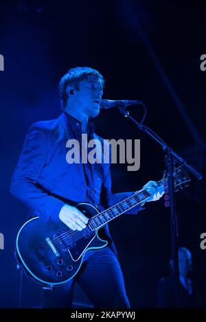 La rock band americana Interpol si esibirà dal vivo all'Alexandra Palace di Londra il 1 settembre 2017. La band è in tournée per il 15th° anniversario del loro album di debutto 'Turn on the Bright Light'. La formazione della band è composta da Paul Banks (voce, chitarra), Daniel Kessler (basso) e Sam Fogarino (batteria) (Foto di Alberto Pezzali/NurPhoto) Foto Stock