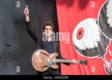 La band indie rock inglese circa Waves si esibisce sul palco durante il primo giorno del Reading Festival, il 25 agosto 2017. La band è composta dal frontman Kieran Shudall (voce, chitarra), Sam Rourke (basso), Colin Jones (batteria) e Joe Falconer (chitarrista). (Foto di Alberto Pezzali/NurPhoto) Foto Stock