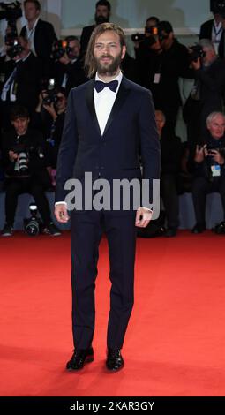 Venezia, Italia. 06 Settembre 2017. Alessandro Borghi partecipa alla prima del film 'Loving Pablo' presentato fuori concorso al Festival del Cinema di Venezia 74th (Foto di Matteo Chinellato/NurPhoto) Foto Stock