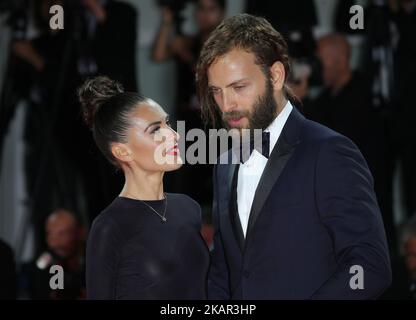 Venezia, Italia. 06 Settembre 2017. Alessandro Borghi e Roberta Pitrone partecipano alla prima edizione del film 'Loving Pablo' presentato fuori concorso al Festival del Cinema di Venezia 74th (Foto di Matteo Chinellato/NurPhoto) Foto Stock