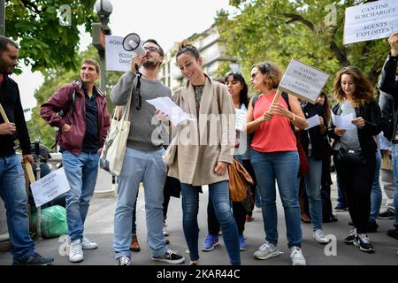 I manifestanti hanno un banner agaist ZEP 93 (zona di programma educativo prioritario) High School dalla 93 Contea di Ile de France. Sciopero e protesta di fronte all'ufficio regionale di Parigi, sostenuto dal vice di Seine Saint Denis, Eric Coquerel. (Foto di Julien Mattia/NurPhoto) Foto Stock