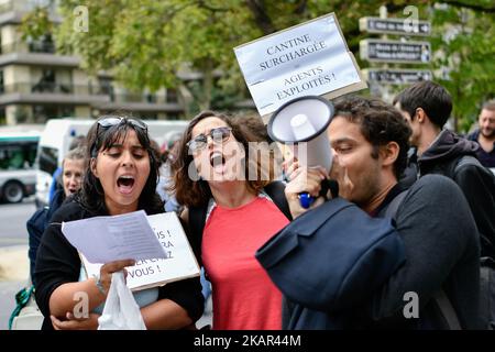 I manifestanti hanno un banner agaist ZEP 93 (zona di programma educativo prioritario) High School dalla 93 Contea di Ile de France. Sciopero e protesta di fronte all'ufficio regionale di Parigi, sostenuto dal vice di Seine Saint Denis, Eric Coquerel. (Foto di Julien Mattia/NurPhoto) Foto Stock