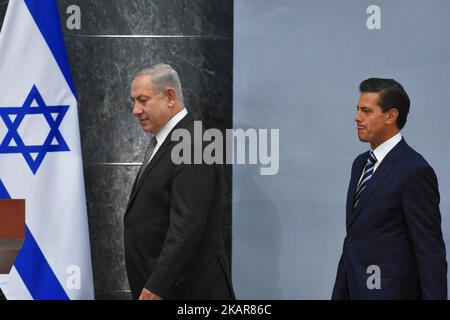 Il primo ministro israeliano Benjamin Netanyahu parla con il presidente del Messico Enrique pena Nieto durante una conferenza stampa alla residenza presidenziale di Los Pinos a Città del Messico, Messico, 14 settembre 2017. (Foto di Carlos Tischler/NurPhoto) Foto Stock