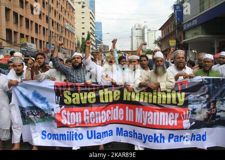 I musulmani del Bangladesh protestano contro i musulmani di Rohgingya che uccidono negli stati di Rakhine di Myanmarâ a Dhaka, Bangladesh, il 15 settembre 2017. Circa 400.000 Rohingya sono fuggiti in Bangladesh per sfuggire alle operazioni militari in corso di Myanmarâ. (Foto di Rehman Asad/NurPhoto) Foto Stock