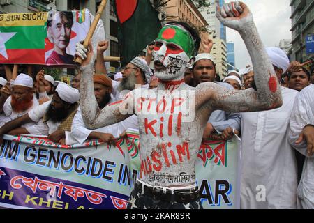 I musulmani del Bangladesh protestano contro i musulmani di Rohgingya che uccidono negli stati di Rakhine di Myanmarâ a Dhaka, Bangladesh, il 15 settembre 2017. Circa 400.000 Rohingya sono fuggiti in Bangladesh per sfuggire alle operazioni militari in corso di Myanmarâ. (Foto di Rehman Asad/NurPhoto) Foto Stock