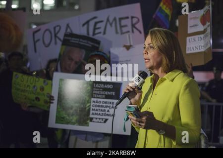 Ex-pats e sostenitori brasiliani si sono incontrati a Midtown Manhattan per protestare contro la presenza di Michel Temer a New York per l'Assemblea Generale delle Nazioni Unite il 18 settembre 2017 a New York City. L’incontro annuale dei leader mondiali porterà le chiusure delle strade, migliaia di funzionari incaricati dell’applicazione della legge e proteste nelle strade di New York City. Martedì il Presidente Donald Trump si rivolterà all’Assemblea generale delle Nazioni Unite. (Foto di Shay Horse/NurPhoto) Foto Stock