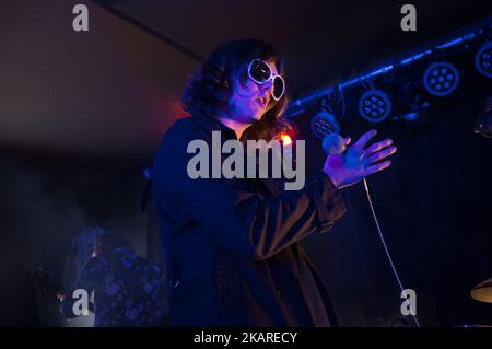 Band psichedelica indie britannica la Shimmer Band è stata vista sul palco mentre si esibiva a Nambucca, a Londra, il 19 settembre 2017. La Shimmer Band inizierà il suo primo tour nel Regno Unito. (Foto di Alberto Pezzali/NurPhoto) Foto Stock