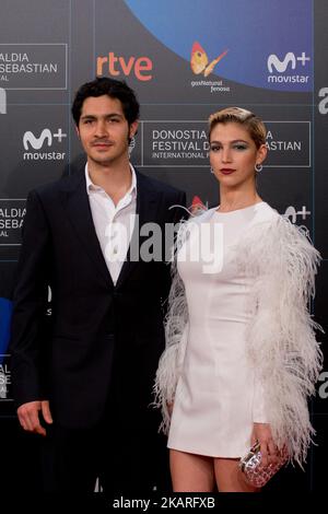 Ricardo Mario Darin 'Chino Darin' e la ragazza attrice spagnola Ursula Corbero partecipano alla prima 'la Cordillera' durante il 65th San Sebastian International Film Festival il 26 settembre 2017 a San Sebastian, Spagna. (Foto di COOLMedia/NurPhoto) Foto Stock