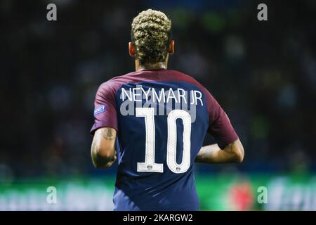 Il forward brasiliano di Parigi Saint-Germain, Neymar, è stato raffigurato durante la partita di calcio della UEFA Champions League tra Parigi Saint-Germain e Bayern Monaco il 27 settembre 2017 allo stadio Parc des Princes di Parigi. (Foto di Geoffroy Van der Hasselt/NurPhoto) Foto Stock