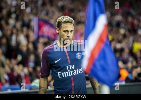 Il forward brasiliano di Parigi Saint-Germain, Neymar, è stato raffigurato durante la partita di calcio della UEFA Champions League tra Parigi Saint-Germain e Bayern Monaco il 27 settembre 2017 allo stadio Parc des Princes di Parigi. (Foto di Geoffroy Van der Hasselt/NurPhoto) Foto Stock