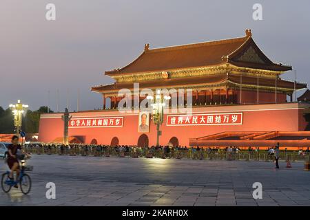 Una visione generale della Torre di Tiananmen a Pechino pronta per la prossima Giornata Nazionale, il 68° anniversario della fondazione della Repubblica popolare Cinese. Giovedì 28 settembre 2017, in Piazza Tian'anmen, Pechino, Cina. Foto di Artur Widak Foto Stock