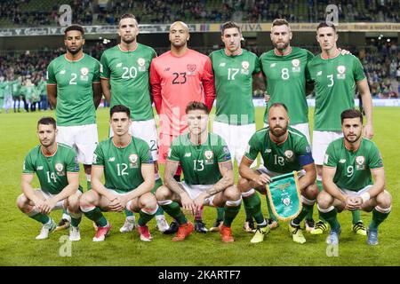 La squadra nazionale irlandese di calcio si pone per la foto durante il turno di qualificazione della Coppa del mondo FIFA 2018 Group D match tra Repubblica d'Irlanda e Moldavia all'Aviva Stadium di Dublino, Irlanda il 6 ottobre 2017 (Photo by Andrew Surma/NurPhoto) Foto Stock